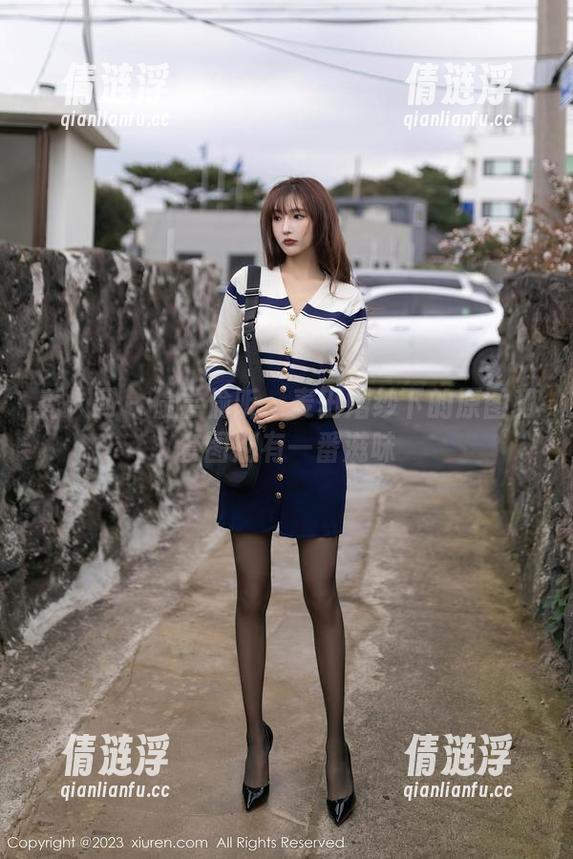秀人网 - 偷尝偷听：麦田婚纱下的原图和套图别有一番滋味