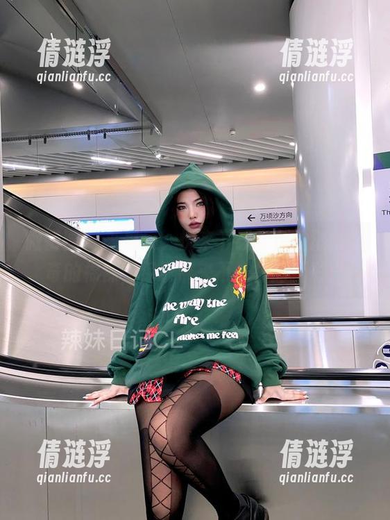微密圈 - 来来来，快来下载粉色的猪陈佩奇的棉袜，保准带来不一样的精彩！