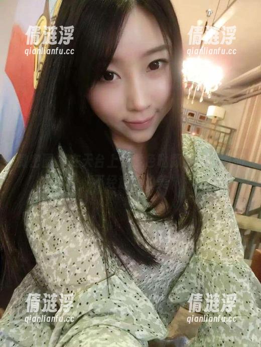 微密圈 - 在天台上，紫色哒豚豚写真图册不经意间的美