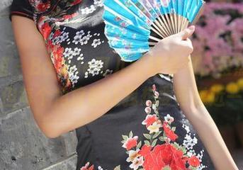 美媛馆 – Barbie可儿红裙系列，虽然是全套，但每个角度都让我想要再靠近一点。