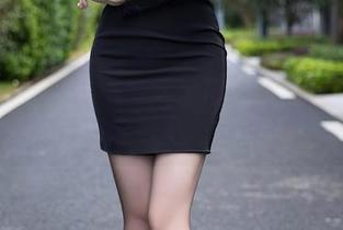 语画界 – 程程程与那神奇的粉色护士装：原图里好像藏着什么…图包非你莫属！