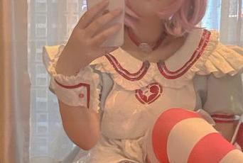 三种颜色的兔耳朵，贝贝琪Becky的私拍让人移不开眼！