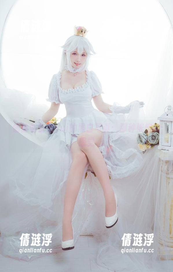 偷偷看金鱼yui的黑白写真：那种恍惚的感觉