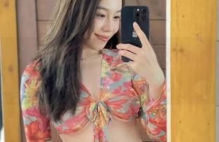 微密圈 – 你一定没见过铁锤姐姐如此搞怪的灰丝写真