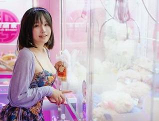 阿半今天很开心的私房女仆图片，眼睛不自觉地停留了好久