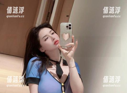 微密圈 - 照片好像一杯蓝色饮品，加入阿色的妖姬元素，啧啧，别有滋味。