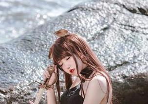 拿着“毛毛修女”的写真，猜猜阿薰kaOri今天打算干什么？