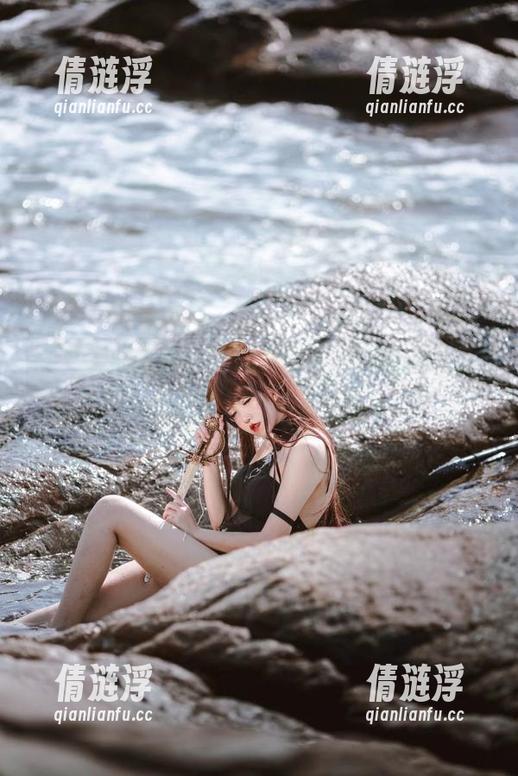 拿着“毛毛修女”的写真，猜猜阿薰kaOri今天打算干什么？