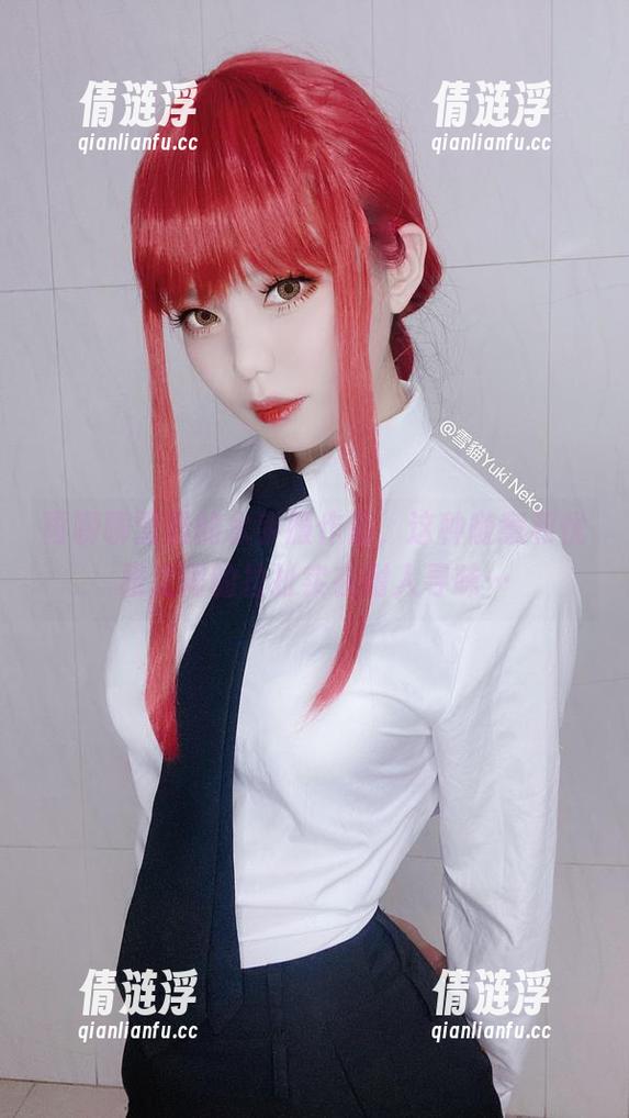 再聊聊雪猫的水手服作品，这种随意和优雅之间的拉扯实在耐人寻味…