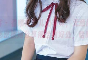 青豆客 – 看娜依灵儿的写真，无意间发现的秘密被她分享得恰到好处，哈哈！