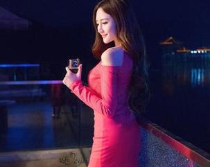 青豆客 – 教室、操场、温心怡，图包分享一下她的校园体验，真让人想“重返校服”。