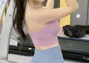 真不敢相信，香草喵露露的全套课室制服写真让人如此想念那些上课时的小窃窃私语。