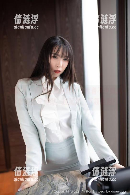 魅妍社 - 周小然的灰丝里，藏着不少想法，套图好评如潮，别犹豫，下载走起！