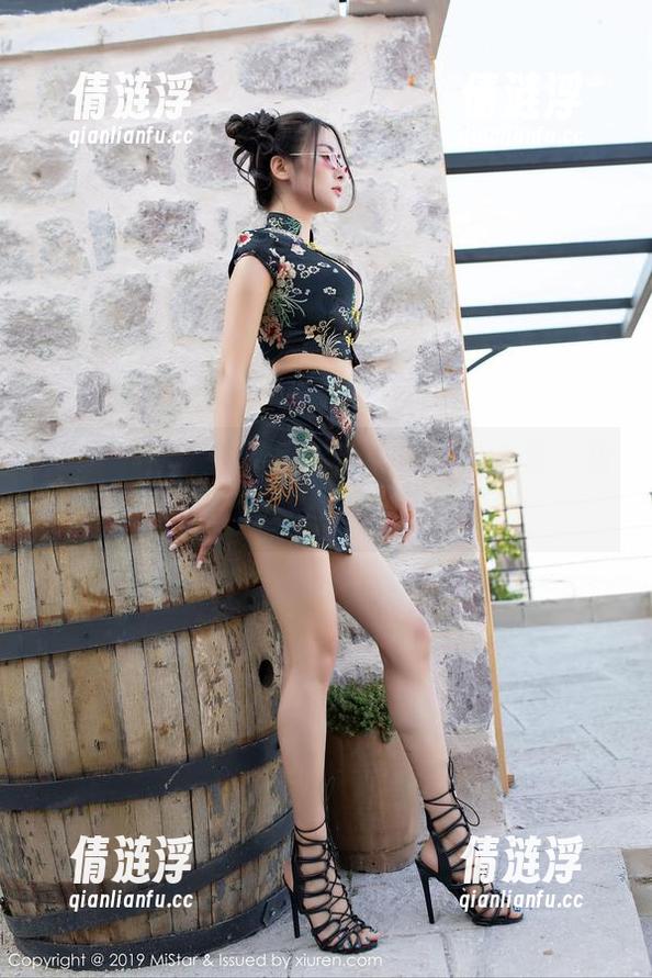 魅妍社 - 芝芝Booty的瑜伽图鉴合集：扭来扭去的日常分享