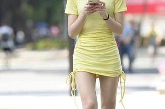 魔镜街拍 – 曼曼高跟鞋的超能力激发，美图折扣包下载中，别被她的腿迷了眼！
