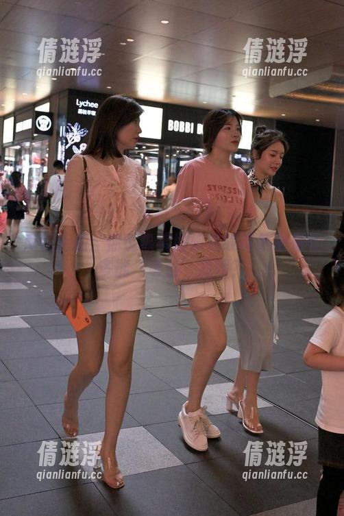 魔镜街拍：你说热裤姑娘在线图集中是有多能‘吸引’我啊？