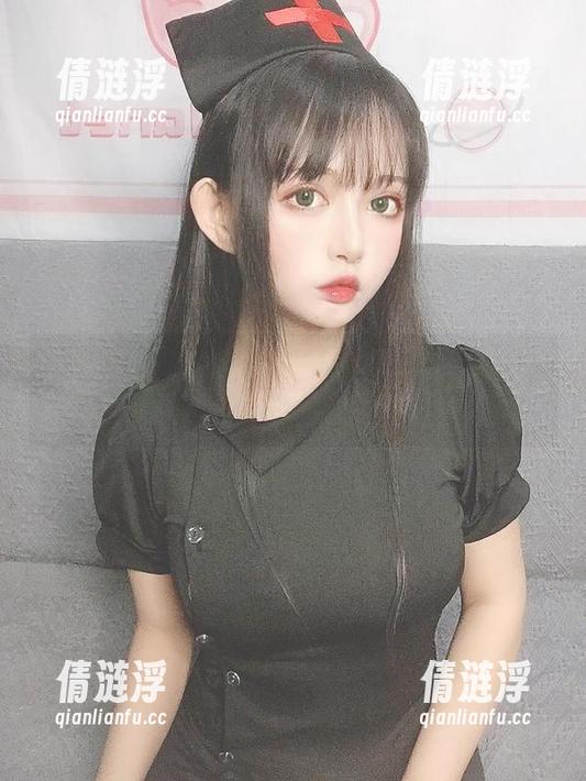 一路奔跑的黑猫猫ovo今天带来超酷白色双马尾套图，流行的应该是这个吧？